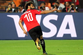 半岛体育官网 - 萨拉赫在瑞士队比赛中败北，战术调整引发热议！